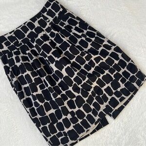 Banana Republic black and white high waisted skirt w pockets